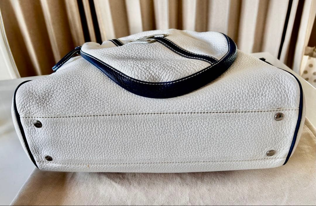 HOGAN ホーガン】ホワイトレザーバッグ イタリア発の高級ブランド