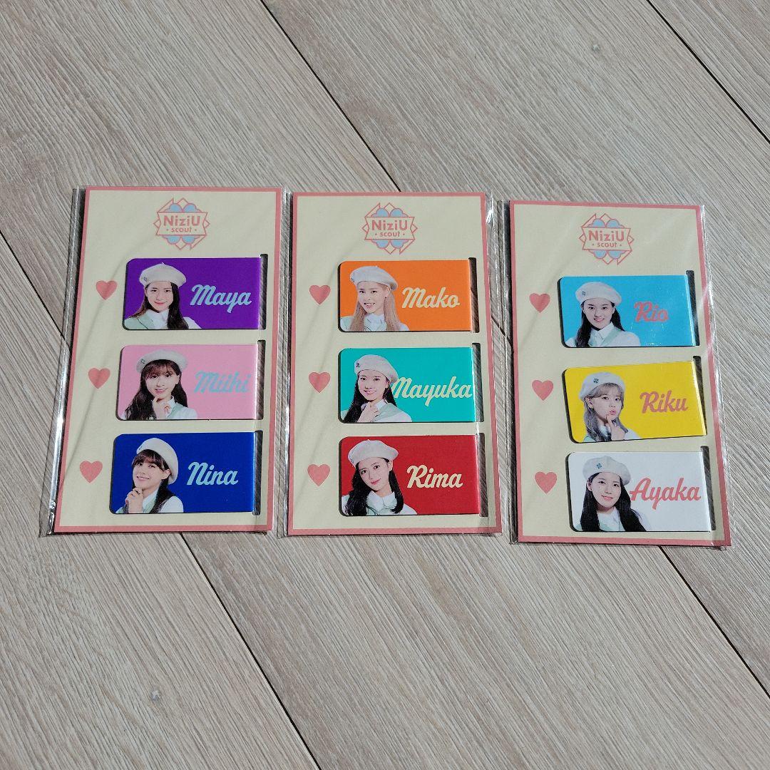 NiziU　K-POPアイドル 缶バッジとキーホルダーセット