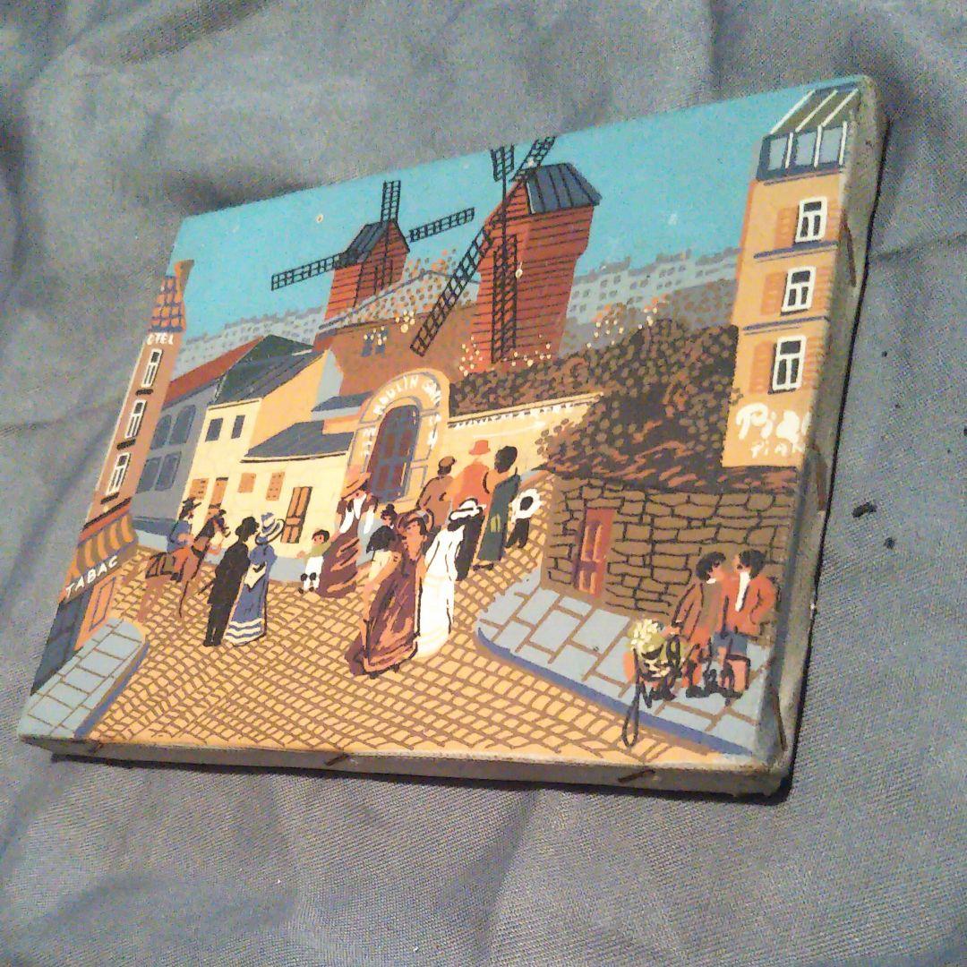 フランス パリ モンマルトルの風景 喫茶店で人気 セーヌ川沿い販売店で