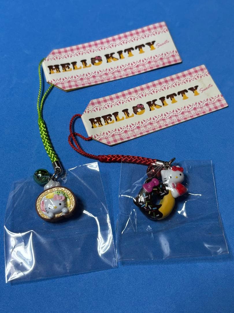 ご当地キティ　ロールケーキ　ドーナツ　根付け　2点セット ご当地キティ ロールケーキ ドーナツ 根付け 2点セット - メルカリ