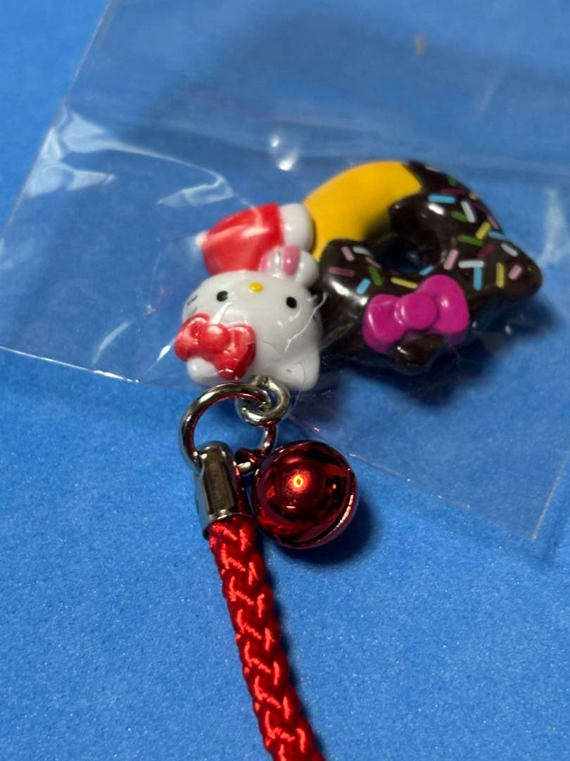 ご当地キティ ロールケーキ ドーナツ 根付け 2点セット - メルカリ