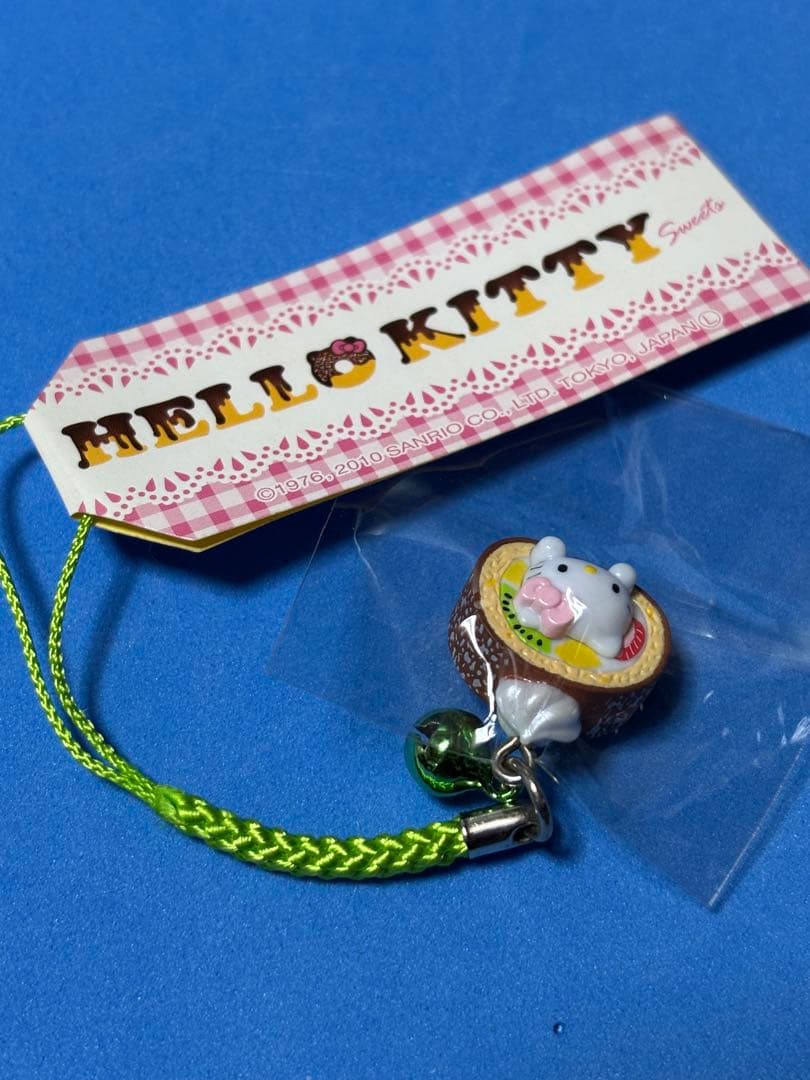 ご当地キティ ロールケーキ ドーナツ 根付け 2点セット - メルカリ