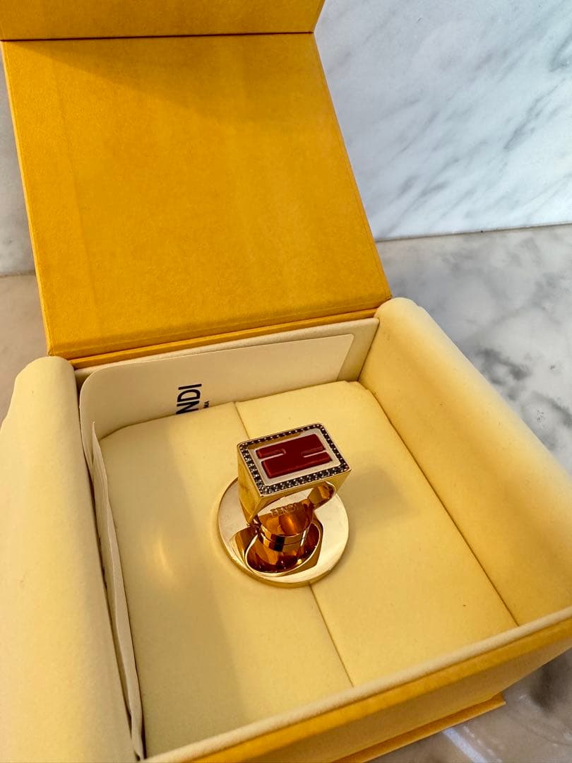 新品未使用！FENDI フェンディ スマホリングの通販はau PAY マーケット