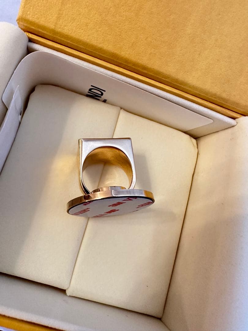 新品未使用！FENDI フェンディ スマホリングの通販はau PAY マーケット