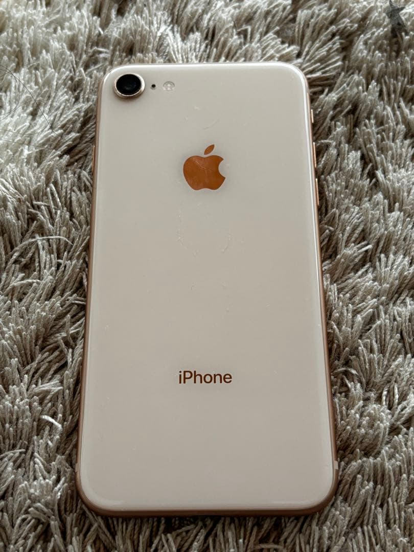 傷、画面右上角割れ有り。】Apple iPhone 8 64GB ゴールド Apple