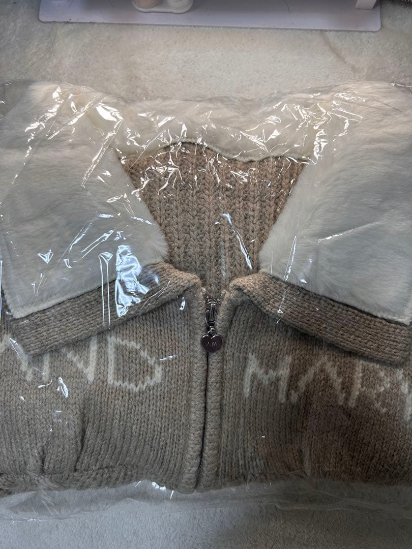 AND MARY ベージュ ジップアップニット - メルカリ