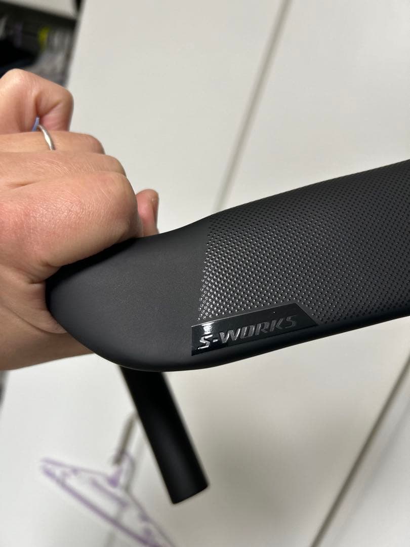 訳有新品 エアロフライ2風 ドロップハンドル カーボン ケーブル内装