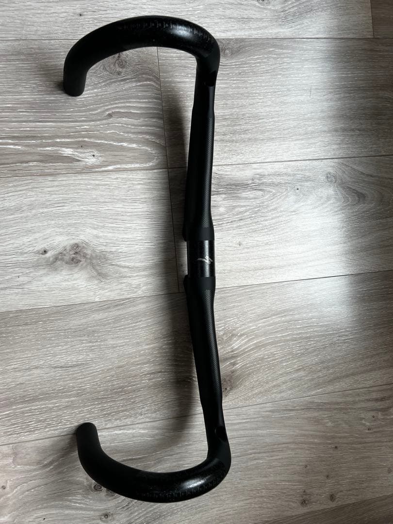 訳有新品 エアロフライ2風 ドロップハンドル カーボン ケーブル内装
