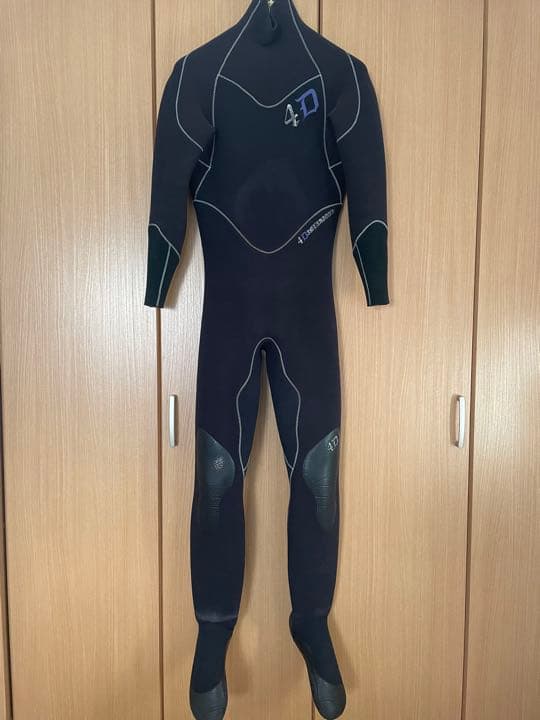 4dimensions ネックエントリー型ドライスーツ トップレベルの技術《4D》がダイバー向けのウエット＆ドライスーツを
