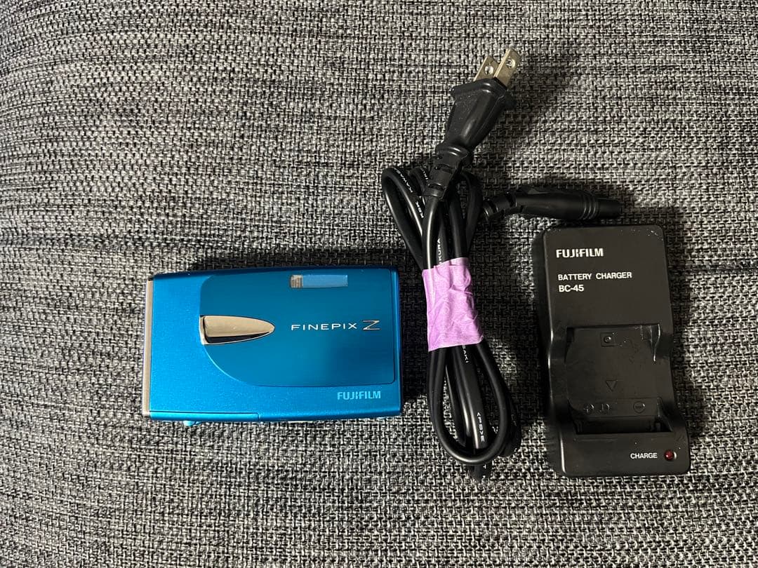 FINEPIX Z20FD青色 デジタルカメラ 本体と充電器 美品作動、充電OK Fujifilm Finepix Z20fd Digital Camera - Ice Blue | Camera Wholesalers