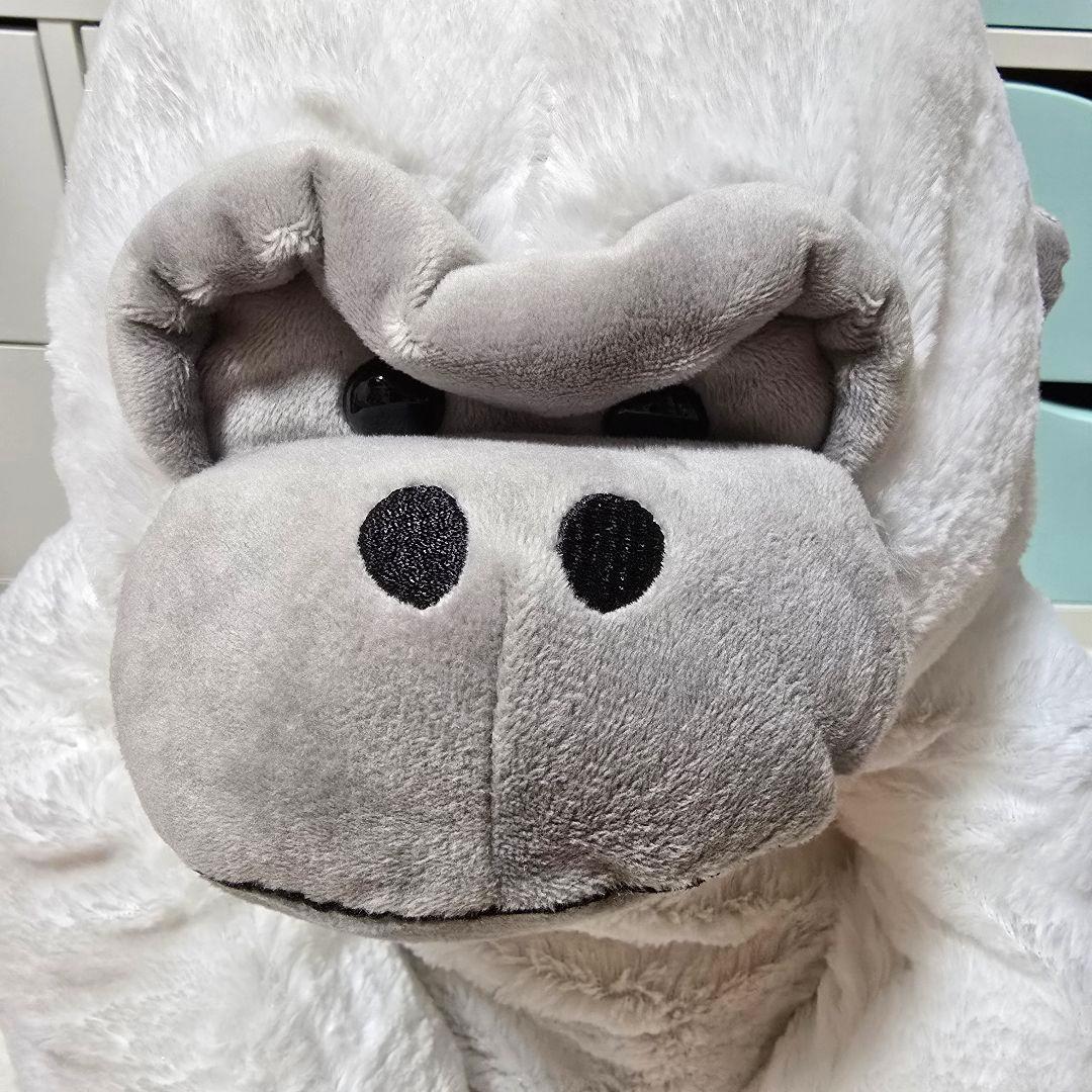 くったりゴリラ SUPER BIG ぬいぐるみ 白ゴリラ - メルカリ