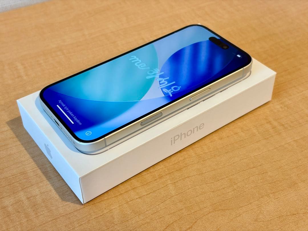 iPhone16 無印 ホワイト 本体 箱付き iPhone 新品。未開封 16 Pro 256GB MYN13J/A ホワイトチタニウム