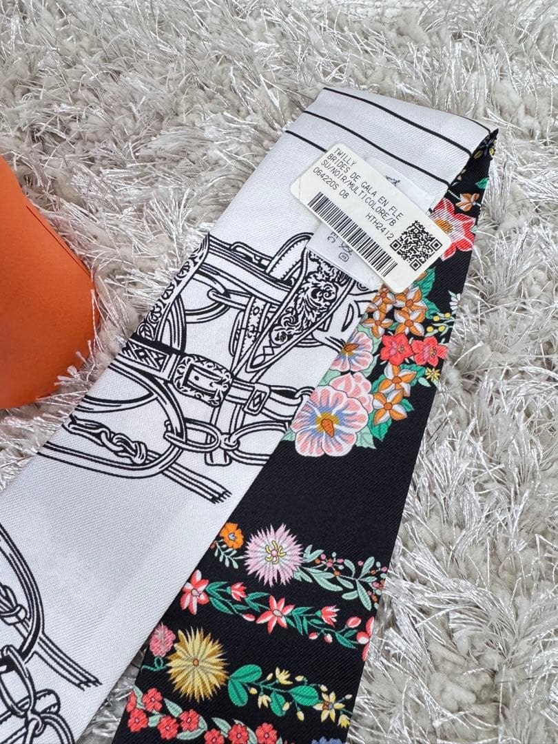 エルメス 2025ツイリー《ブリッド・ドゥ・ガラ　アン・フルール＆アイライナー》