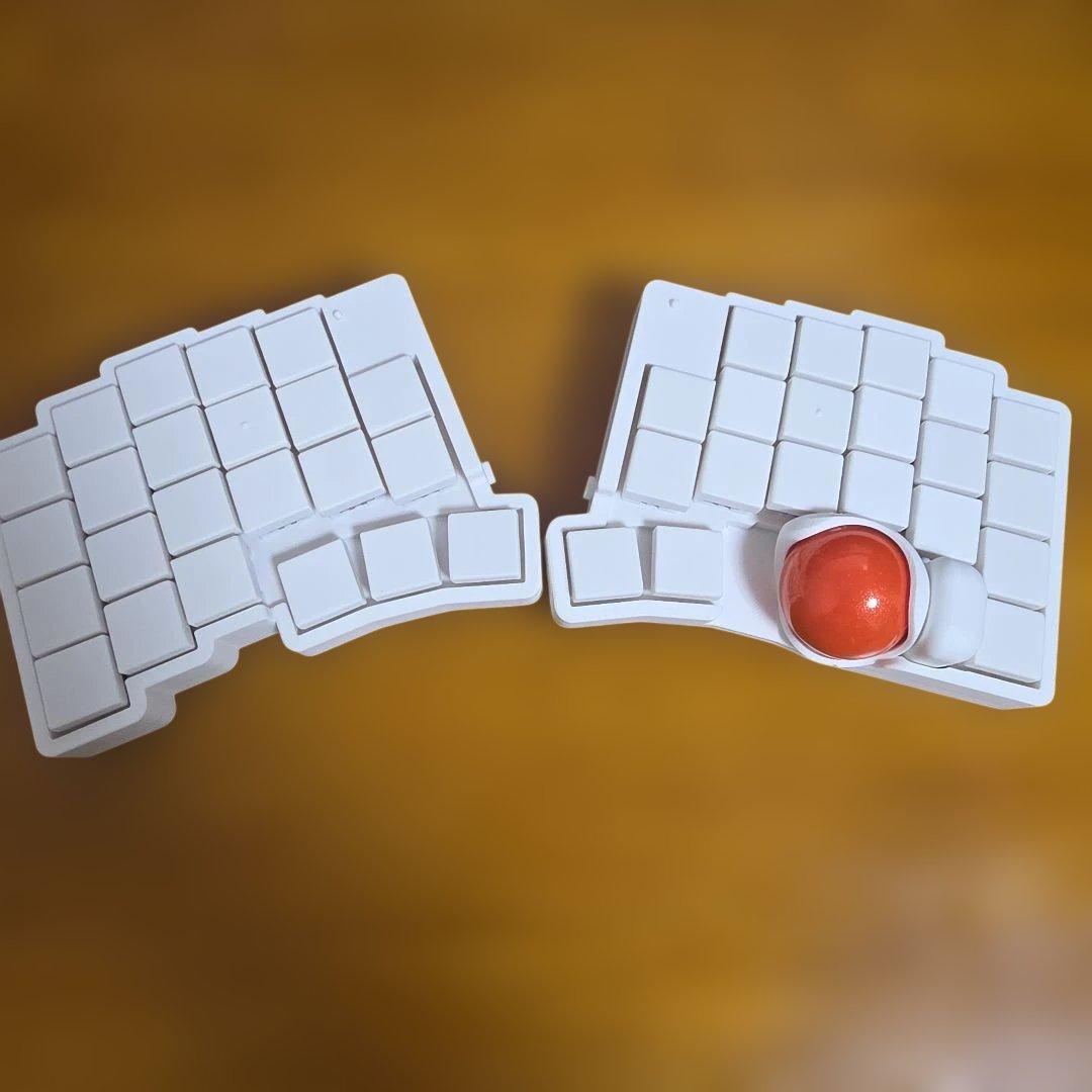 roBa 無線化 Keyball39 ホワイト 無線keyball39な「roBa」は無線化以上の恩恵がある。｜さしみつ