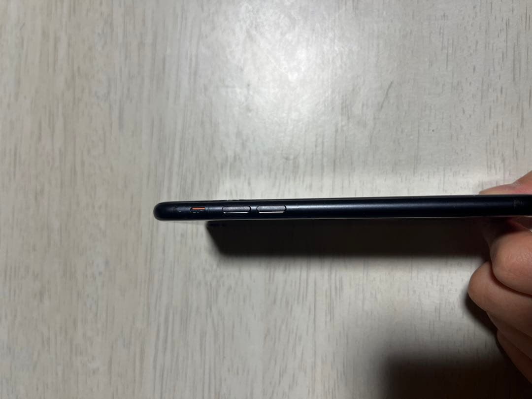 iPhone se第2世代 ブラック 本体 画面ひび割れあり ジャンク品 - メルカリ