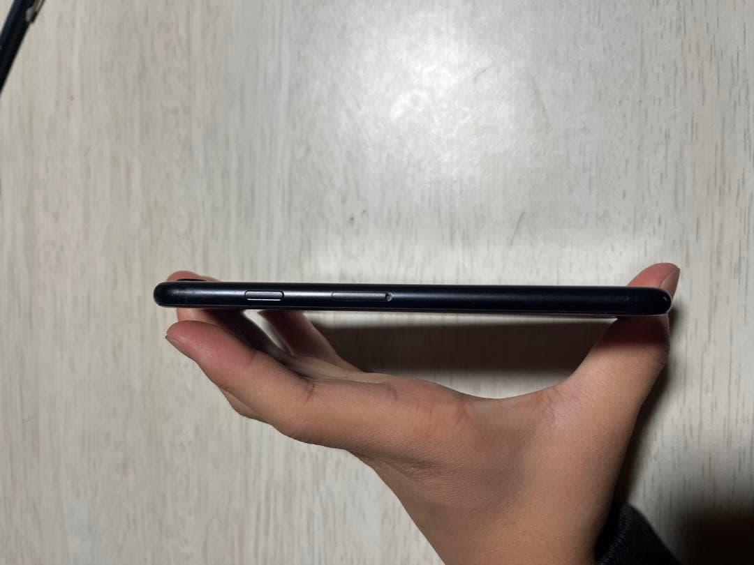 iPhone se第2世代 ブラック 本体 画面ひび割れあり ジャンク品 - メルカリ