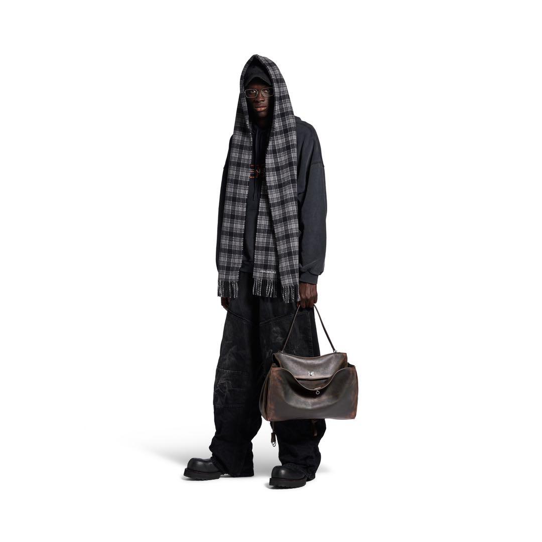BALENCIAGA フーデッド スカーフ グレー マフラー - メルカリ