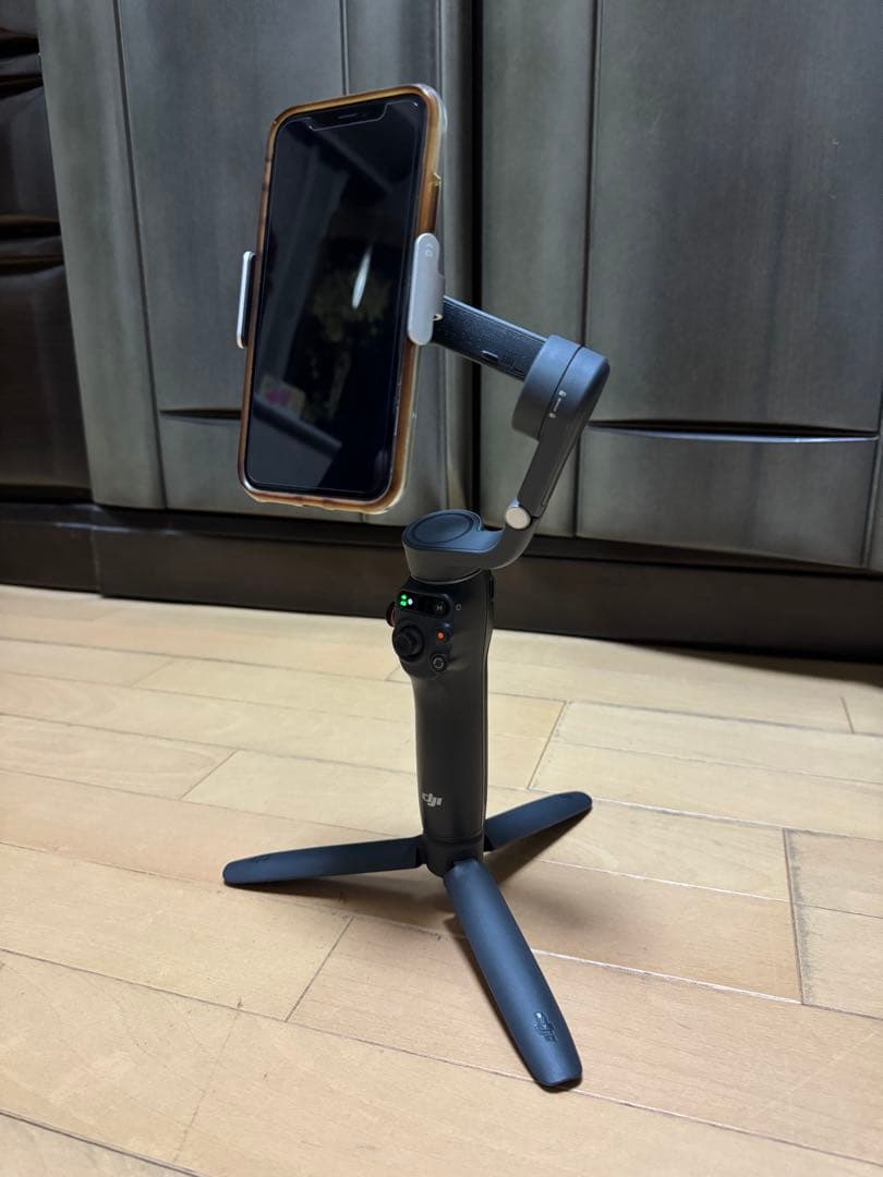 【美品】DJI OsmoMobile 6 スマートフォン用ジンバルスタビライザー DJI、起動速度やトラッキング機能を向上したスマホ用スタビライザー