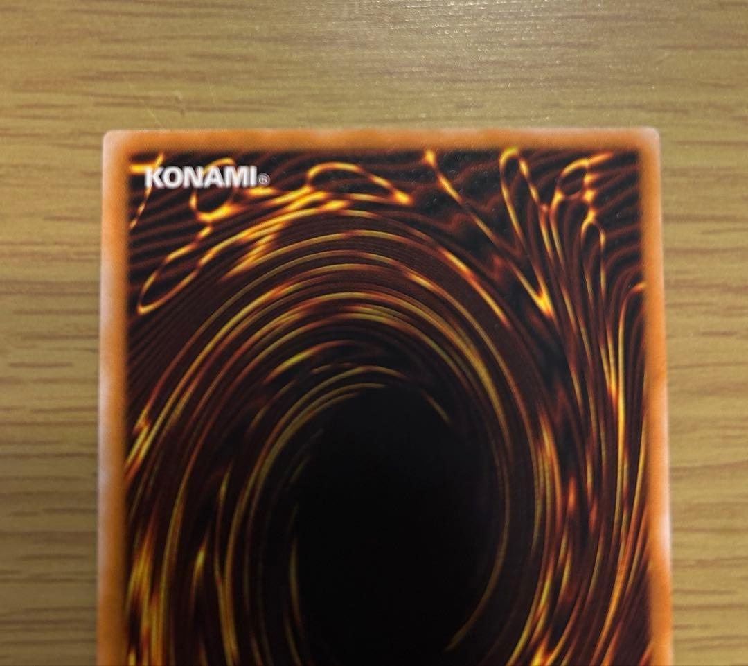 遊戯王カード　ブラックマジシャン　レリーフ