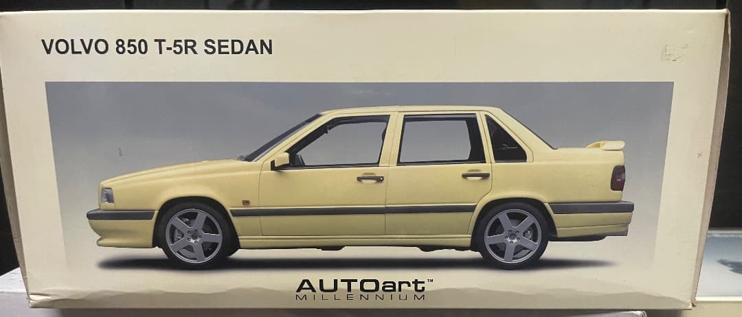 ミニカー AUTOart VOLVO 850 T-5R SEDAN 1:18 1/18