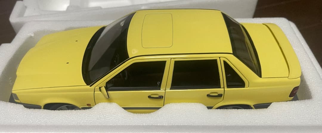 ミニカー AUTOart VOLVO 850 T-5R SEDAN 1:18 1/18