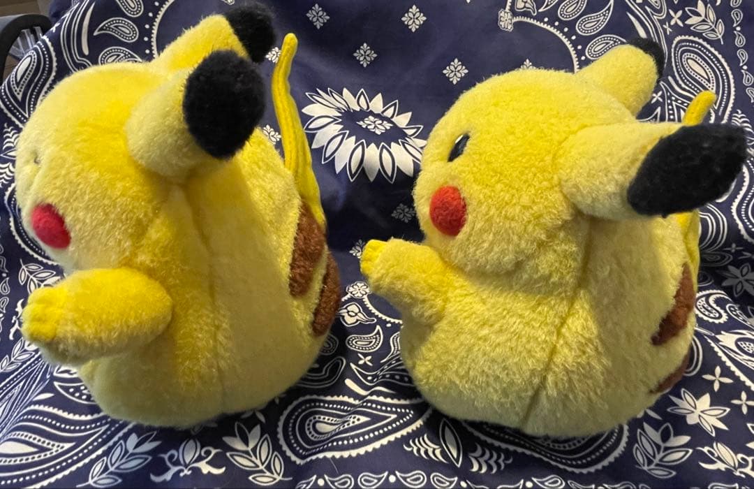 2/7まで　おまけ付き・ワケアリ　顔良し初期ピカチュウ　通常にっこり　２点セット