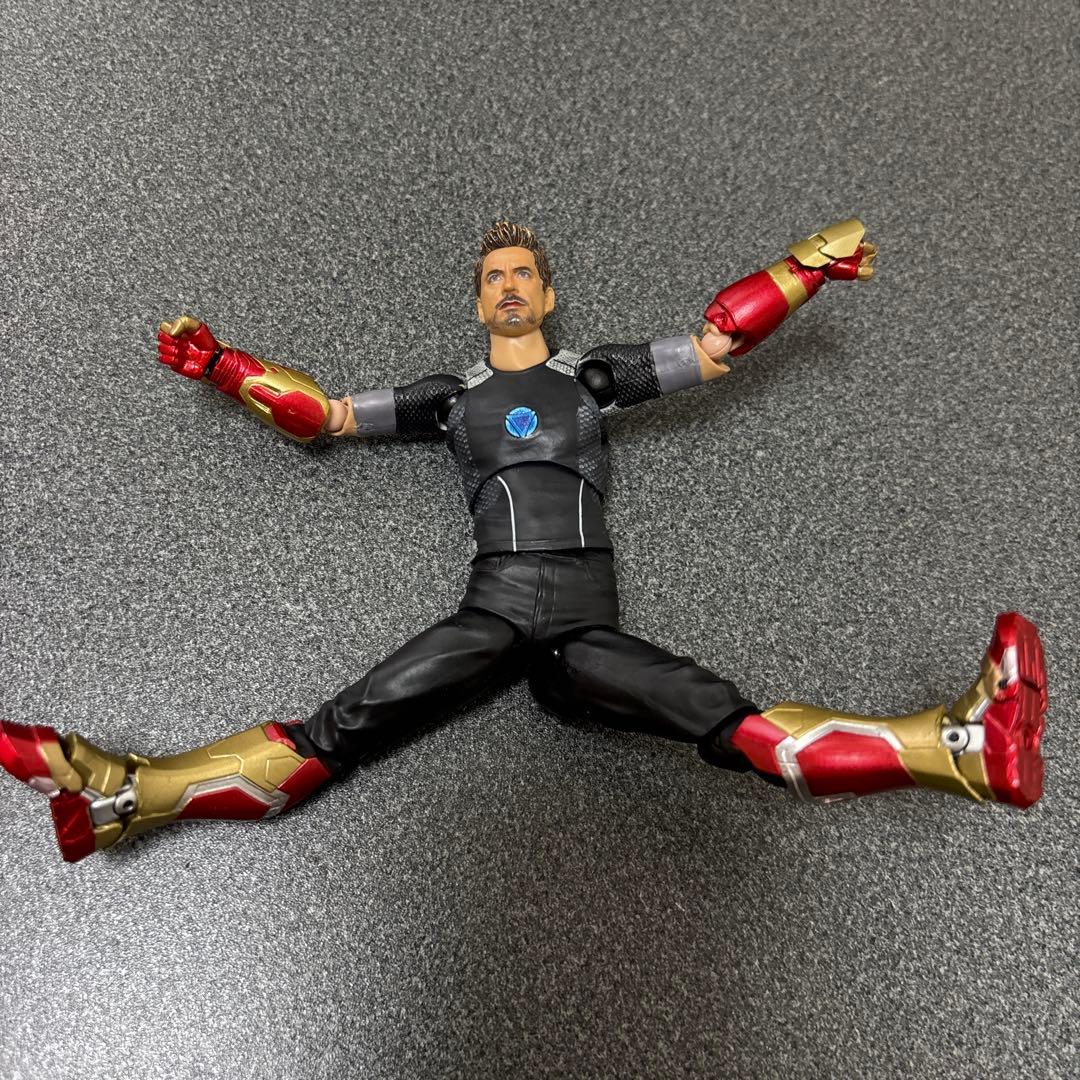 アイアンマン　トニー　スターク　フィギュア