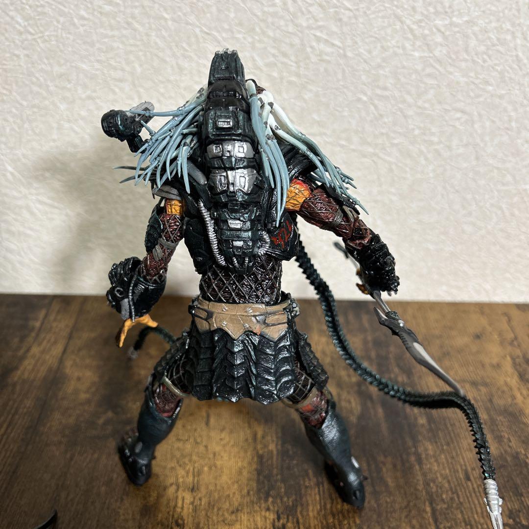 NECA プレデター クランリーダー & ボーン・スローン - メルカリ
