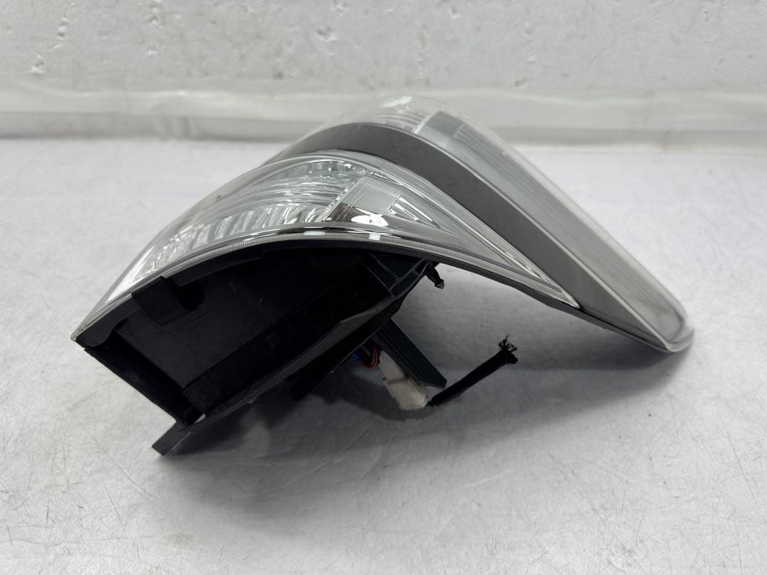 ヴェルファイア DBA-ANH20W 右テールランプ 2.4Z 758-29