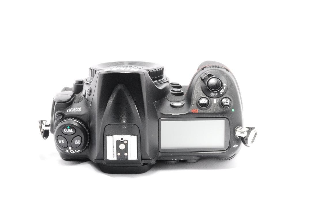 Nikon D300⭐️標準レンズセット⭐️付属品充実⭐️ハイアマチュア