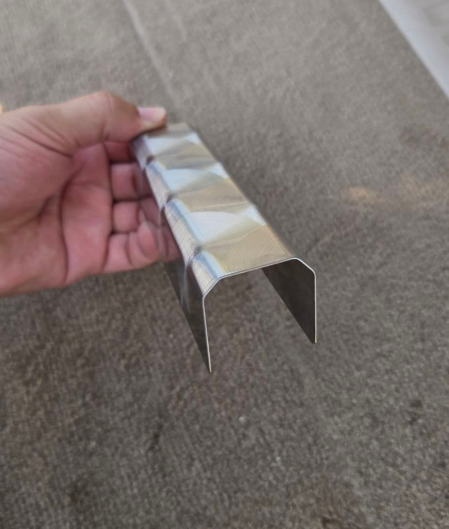 17スーパーグレート 発煙筒カバー タイプBバンパーステップ奥 鱗