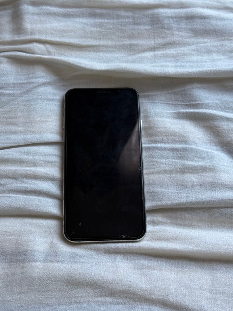 Apple iPhone Xsシルバー 画面割れありの通販はau PAY マーケット