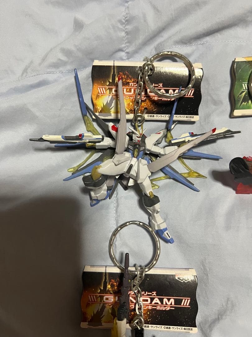 ガンダムシリーズ インプレッシブシーンキーホルダー セット - メルカリ