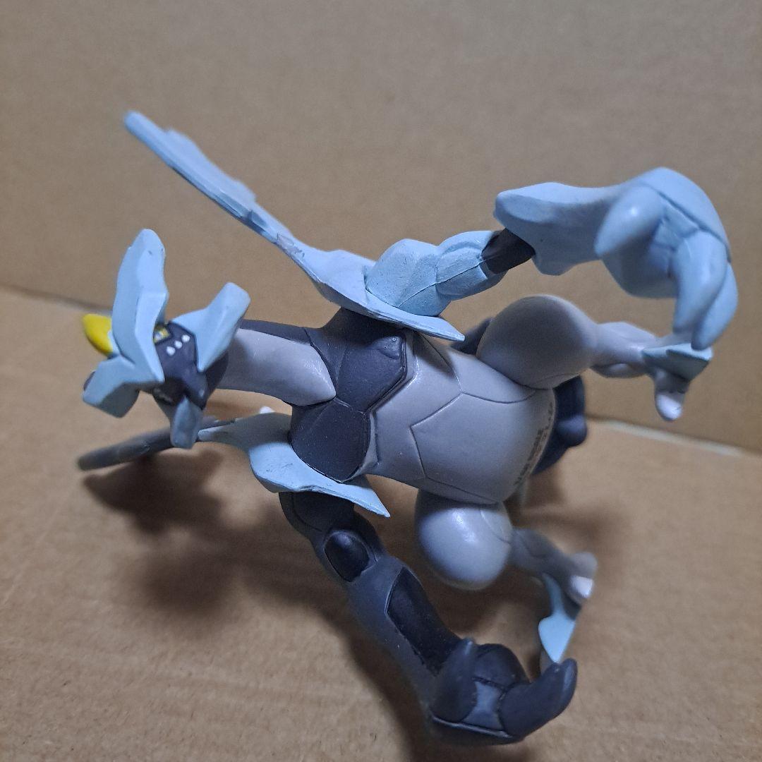 1/40スケール ブラックキュレム フィギュア 立体ポケモン図鑑 キュレム