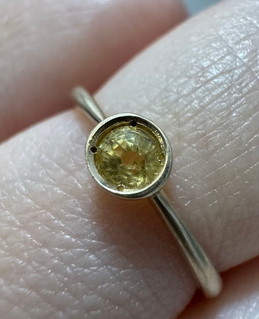 専用】イエローサファイアリング K10 YG ホーニング仕上げ 7号 - メルカリ