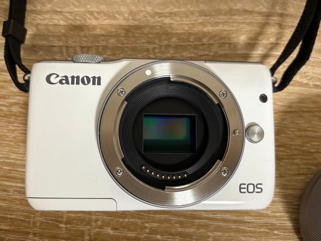 Canon EOS M10 ダブルレンズセット【バッテリー付／動作品／匿名配送】