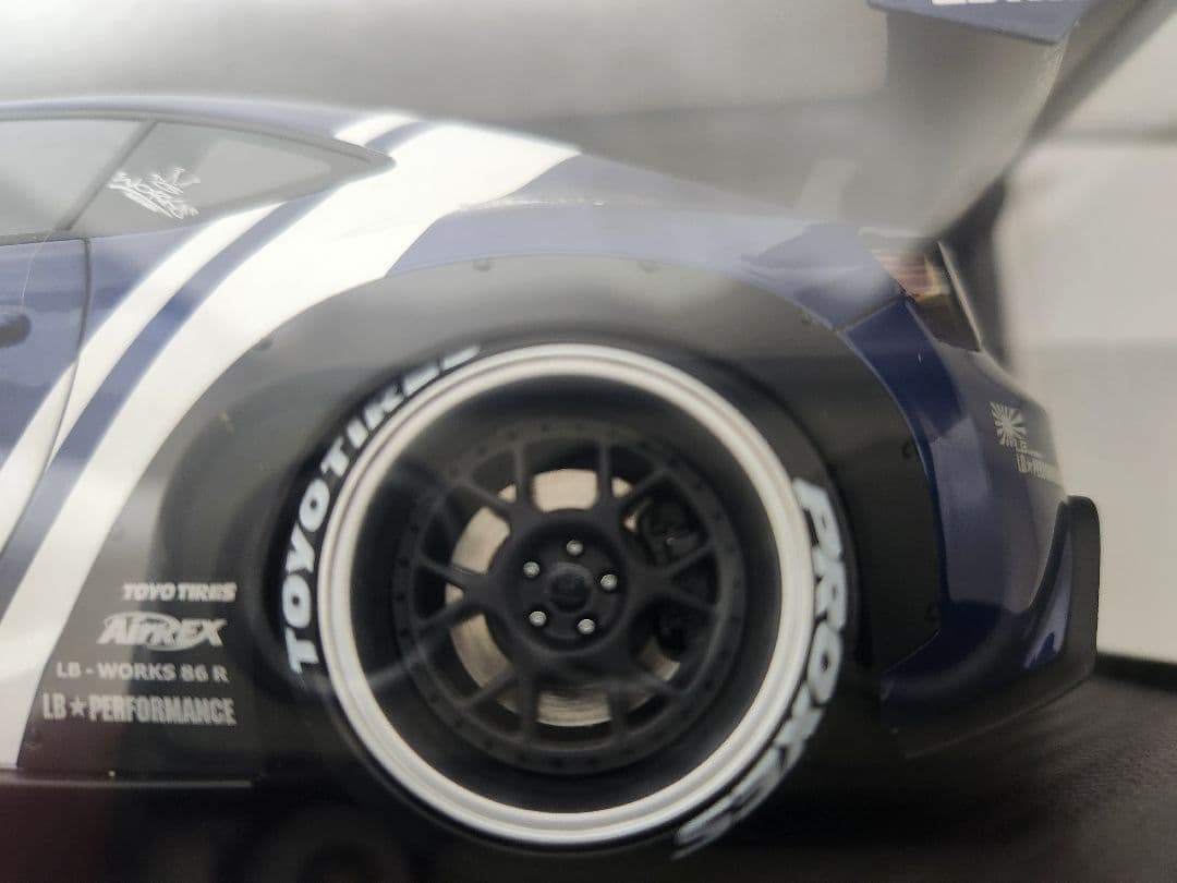 1/18イグニッションモデル】Liberty Walk Toyota 86 - メルカリ