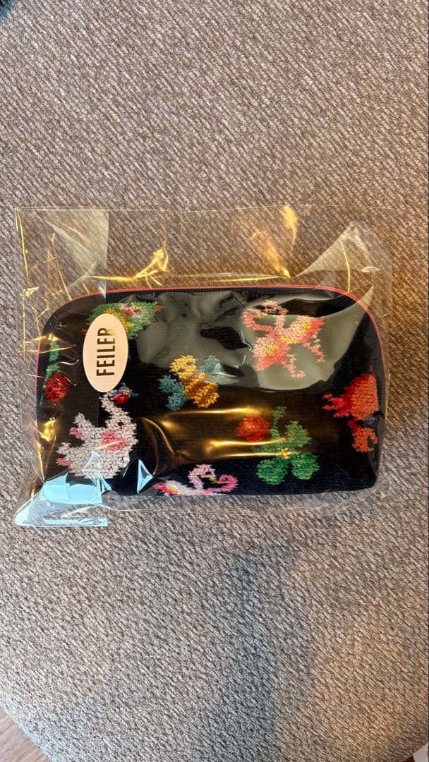 FEILER 神崎恵さんコラボ 便利ポーチ - メルカリ
