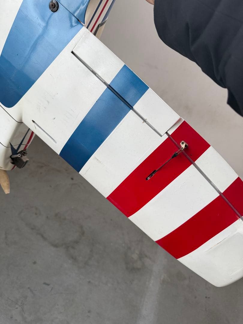 モーターグライダー RC飛行機 赤・青・白のストライプ