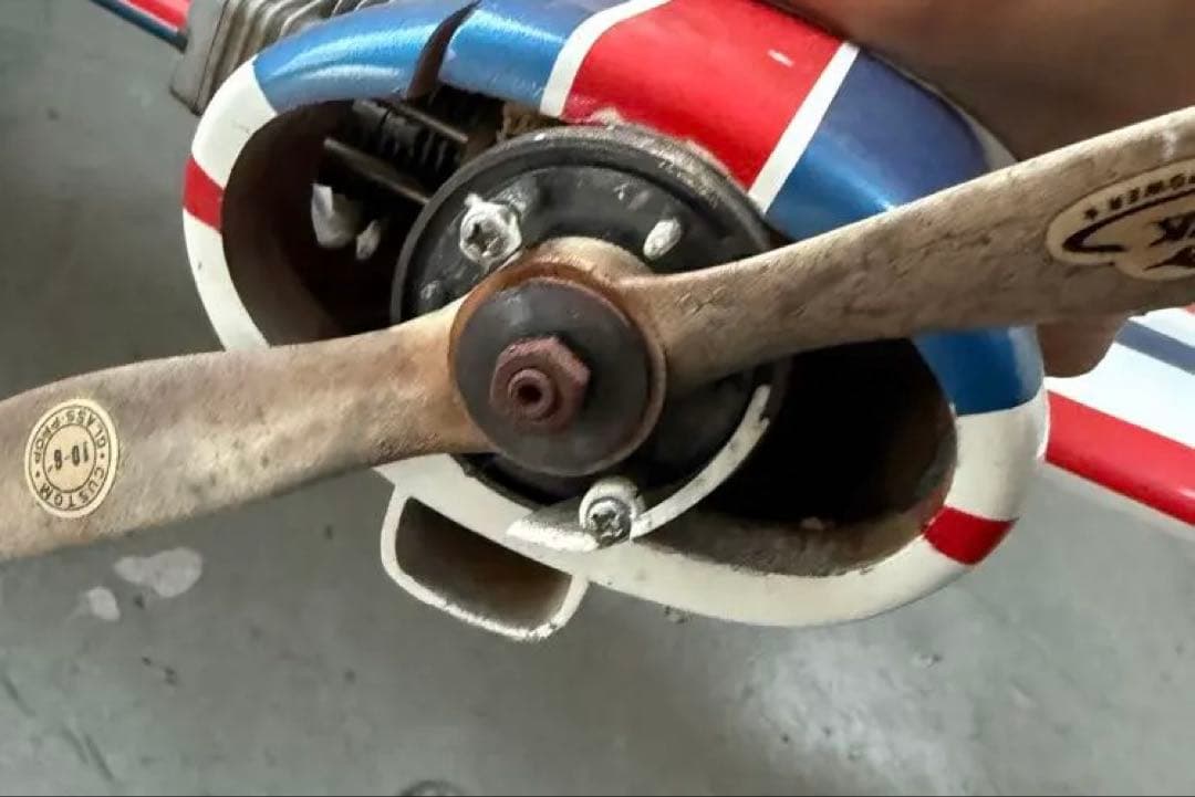 モーターグライダー RC飛行機 赤・青・白のストライプ