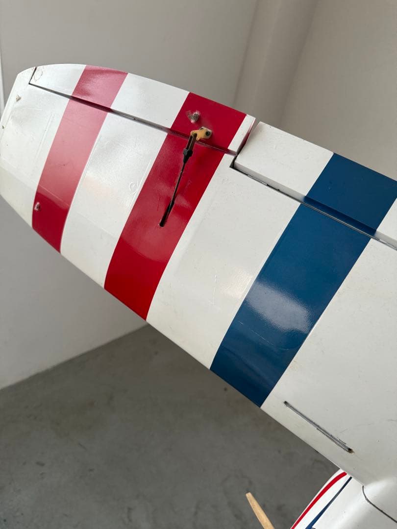 モーターグライダー RC飛行機 赤・青・白のストライプ