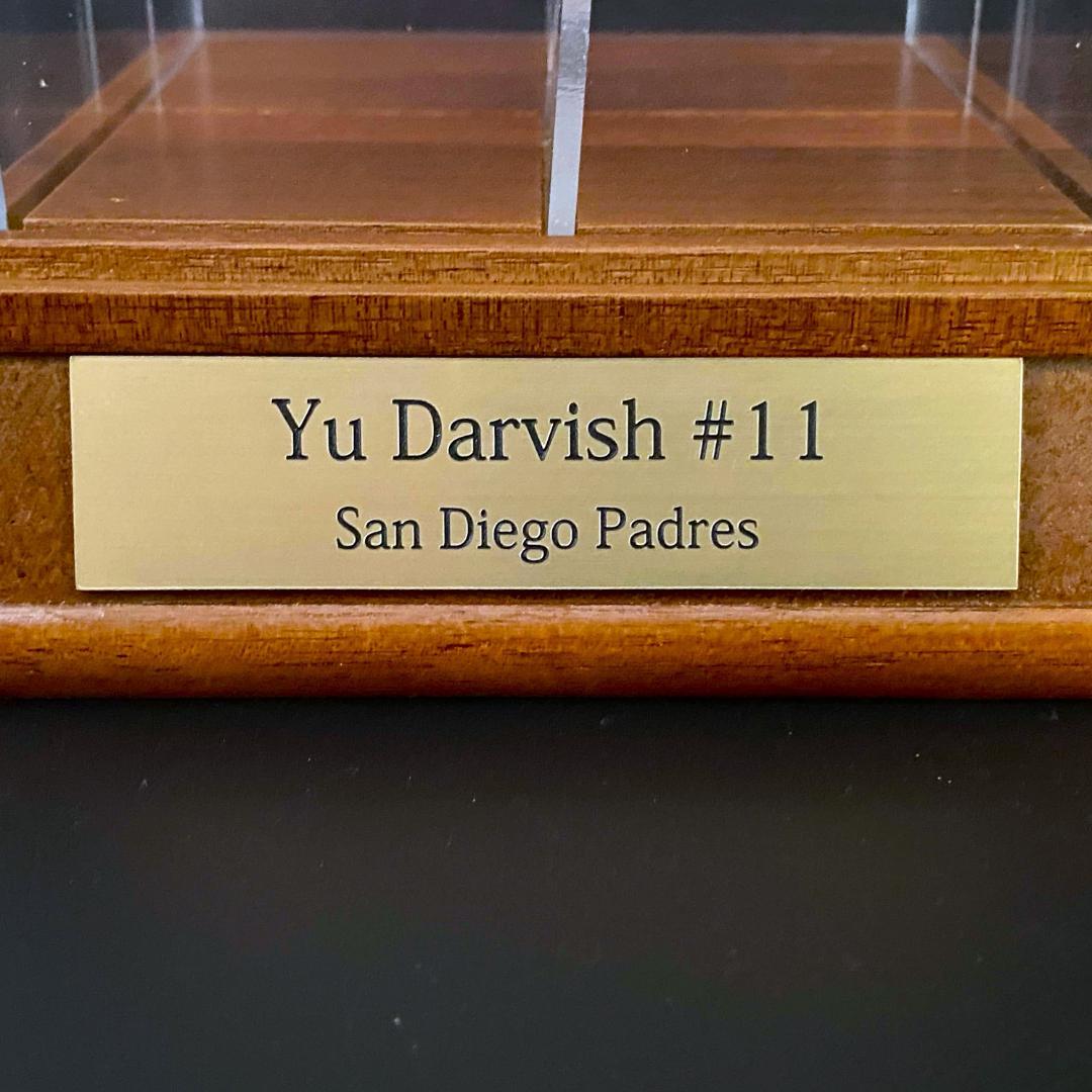 至宝】ダルビッシュ有☆直筆サインベースボール☆写真付き - メルカリ