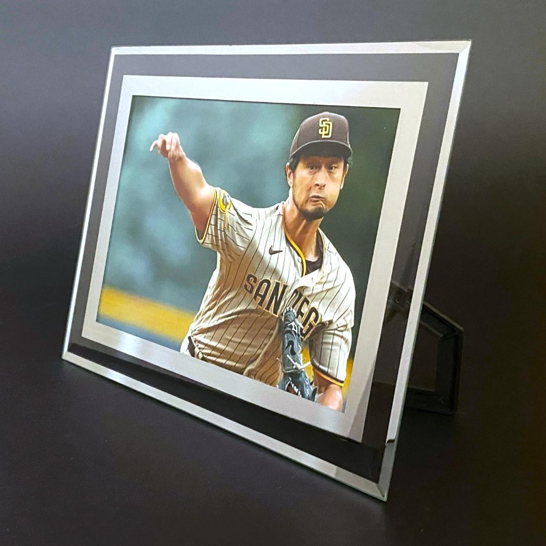 至宝】ダルビッシュ有☆直筆サインベースボール☆写真付き - メルカリ