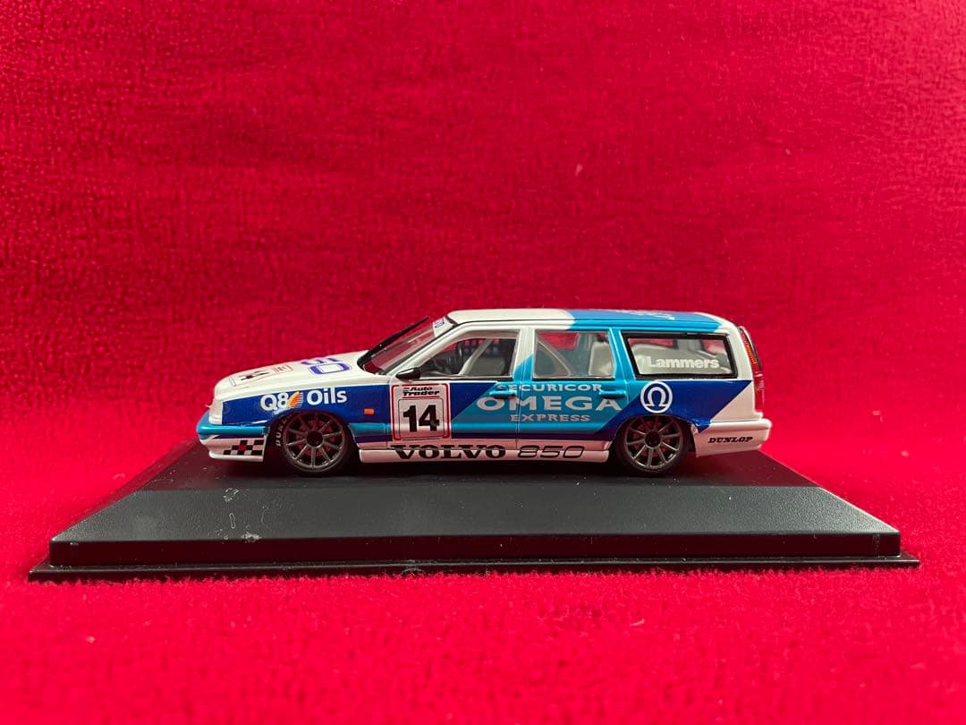 Amazon 1/43 ボルボ850 ミニチャンプス オメガ ミニカー ワゴン