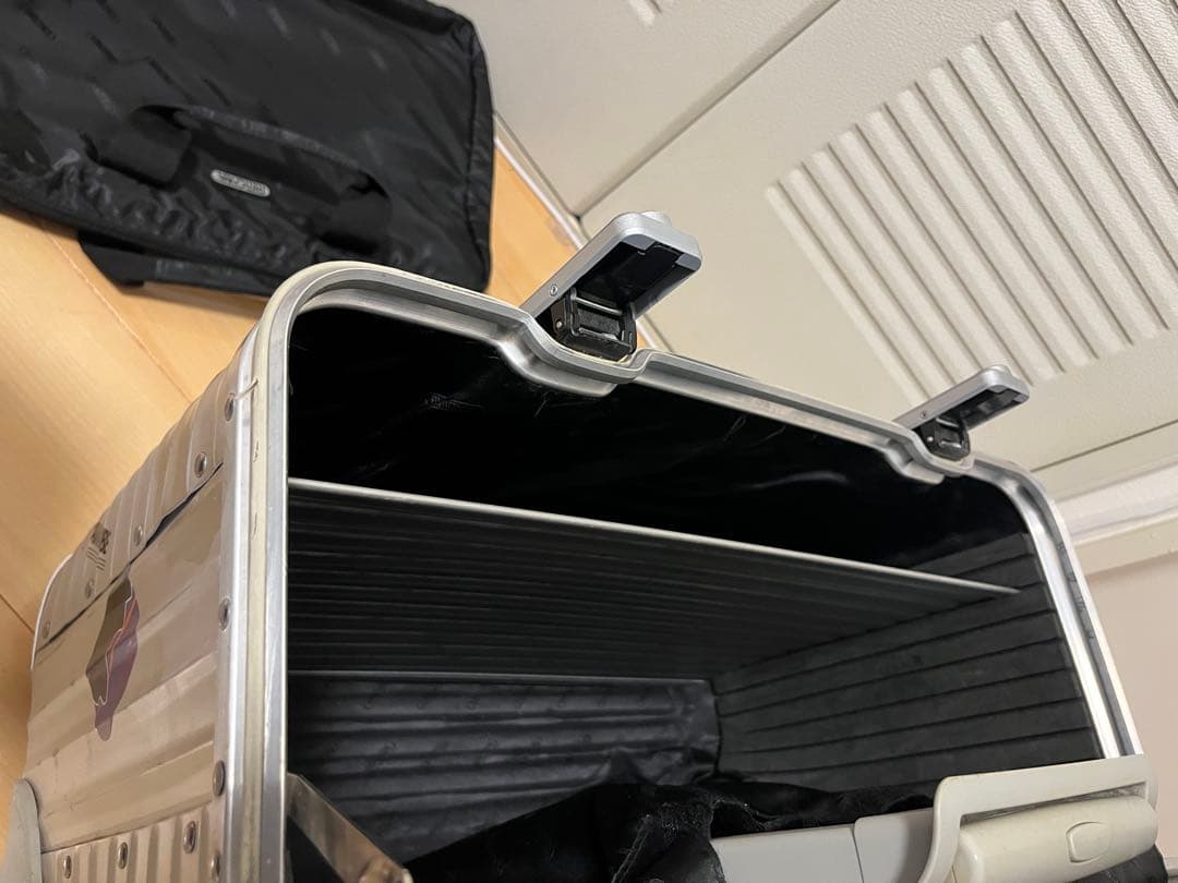 マ*ズ様 RIMOWA リモア ORIGINAL PILOT キャリーケース ド - メルカリ