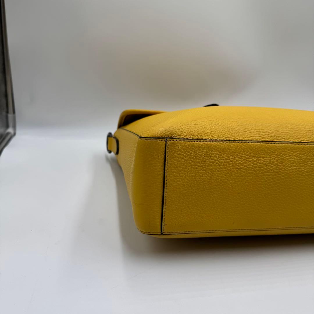 美品✨ コーチ サリバン ブリーフケース 2way ビジネス A4 レザー 黄色