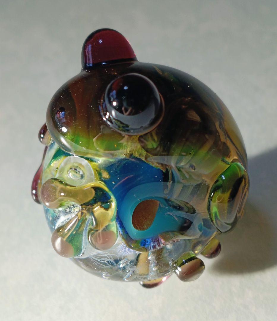 礒野昭子 作 とんぼ玉「海のカケラを抱くカエル」 - メルカリ