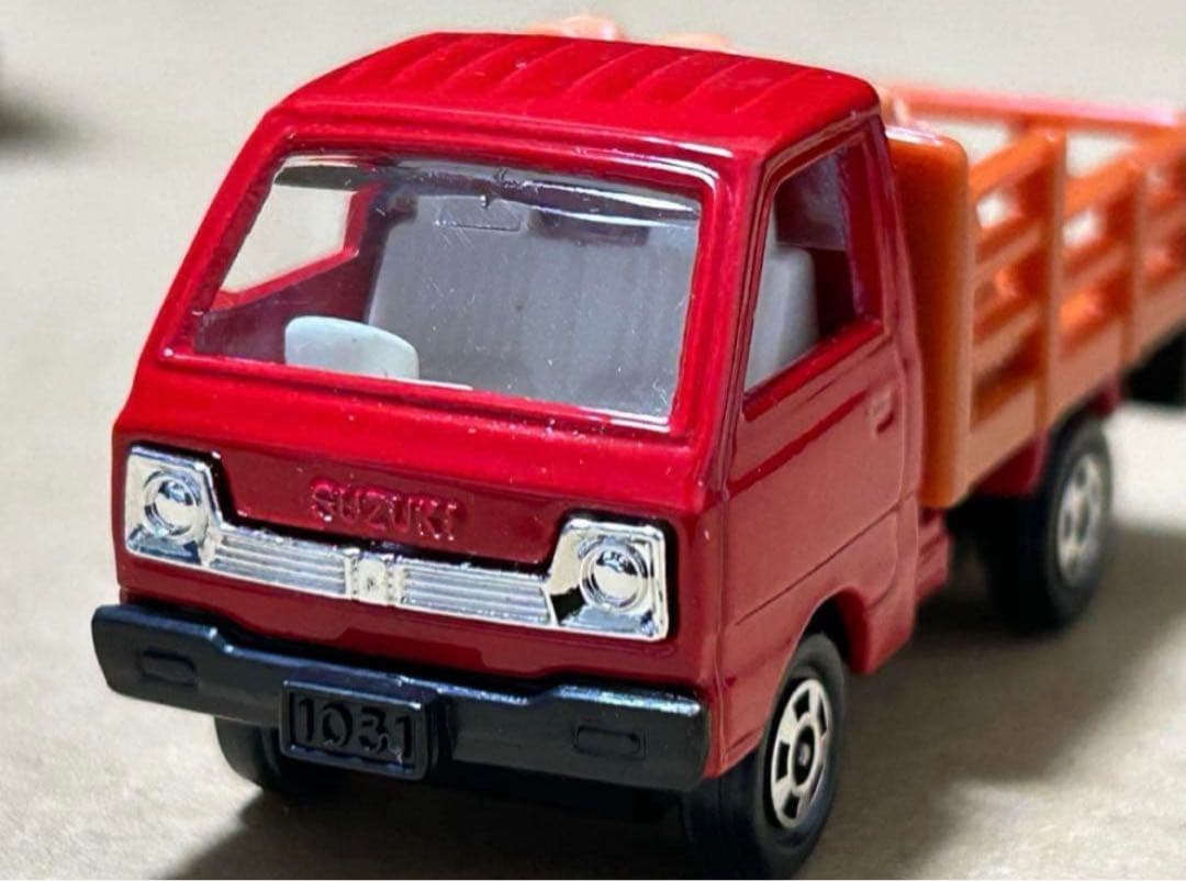 トミカ スズキ キャリィ 家畜運搬車 赤