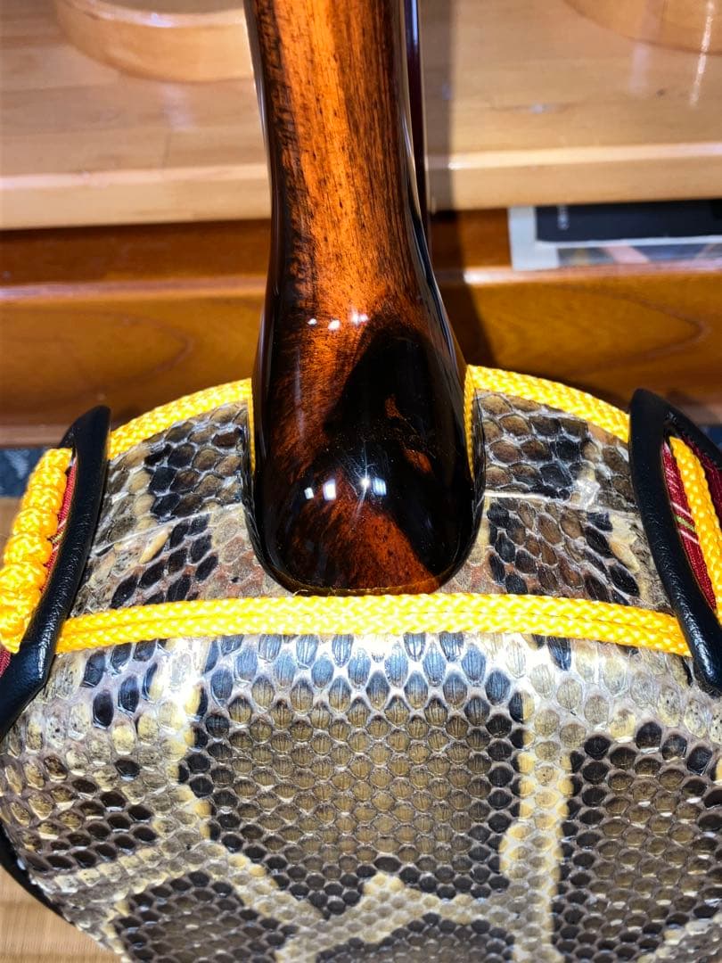 沖縄三線最高峰八重山黒木与那城型ウズラ➖トラ模様本皮一枚張りスンチ