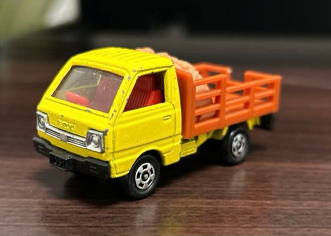 絶版】日本製 トミカ スズキキャリィ 家畜運搬車 黄 - メルカリ